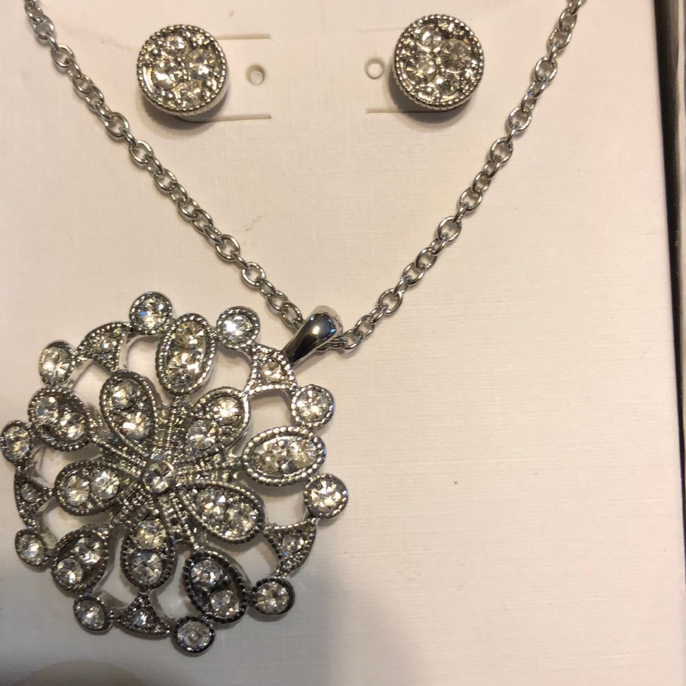 Liz Claiborne NK & EAR SET SNOWFLAKE